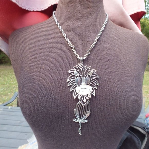 Large Silver Color Lion Pendant, Alloy with Moving Eyes, Signed Alan Jewelry - Picture 3 of 7